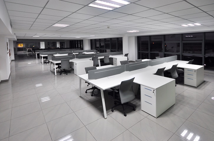 員工開(kāi)發(fā)區(qū)辦公桌椅